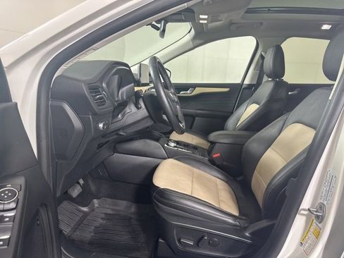 Certified 2022 Ford Escape Titanium w/ Titanium Elite Package image 11