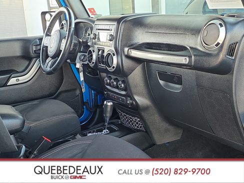 Used 2016 Jeep Wrangler Unlimited Sahara w/ Connectivity Group AWD/4WD image 26