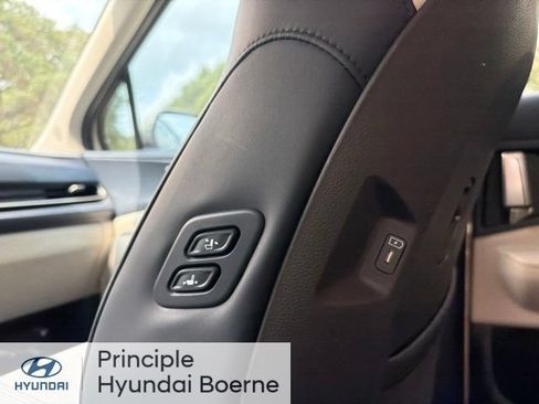 Used 2025 Kia Carnival EX FWD image 27