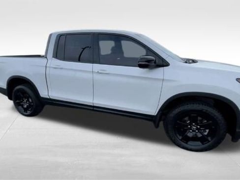 Used 2025 Honda Ridgeline Black Edition image 3