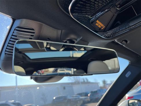 Certified 2025 Mercedes-Benz GLC 300 4MATIC image 24