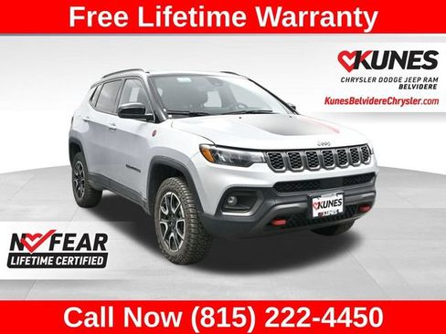 Used 2025 Jeep Compass Trailhawk AWD/4WD image 1
