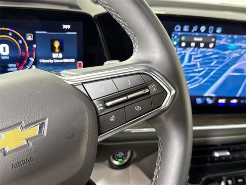 Used 2025 Chevrolet Suburban Premier image 23