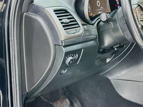 Used 2022 Jeep Grand Cherokee Laredo E image 9