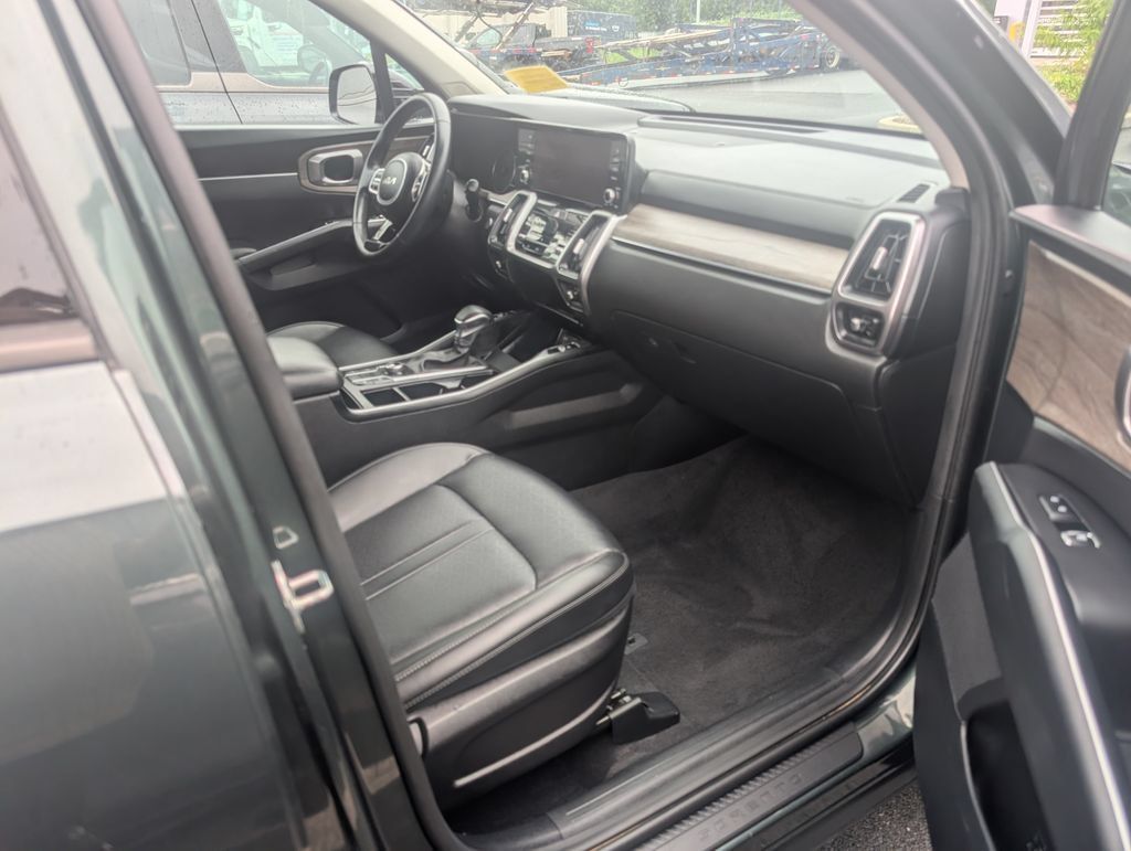 Used 2023 Kia Sorento S w/ Panoramic Sunroof Package AWD/4WD image 33