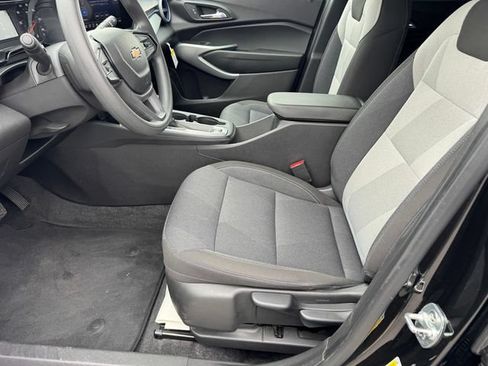 Used 2025 Chevrolet Trax LS FWD image 14