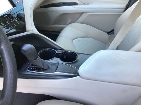 Used 2020 Toyota Camry LE image 23