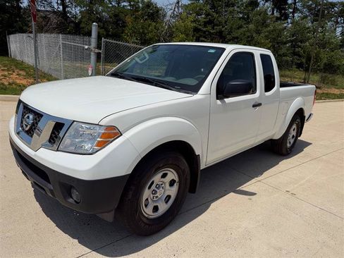 Used 2021 Nissan Frontier S RWD image 3