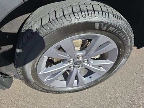 Used 2022 Ford Explorer XLT w/ Equipment Group 202A image 17