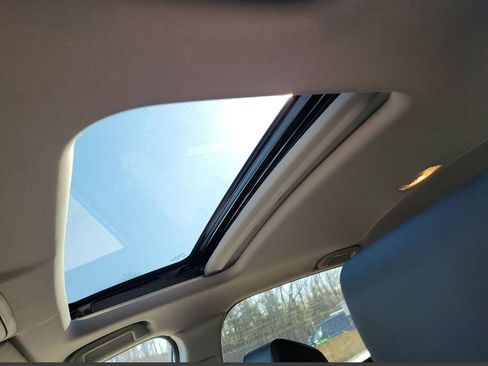 Used 2020 Honda CR-V Touring image 2