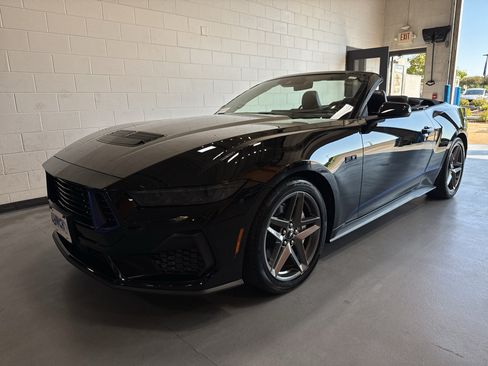 Used 2025 Ford Mustang GT Premium RWD image 12