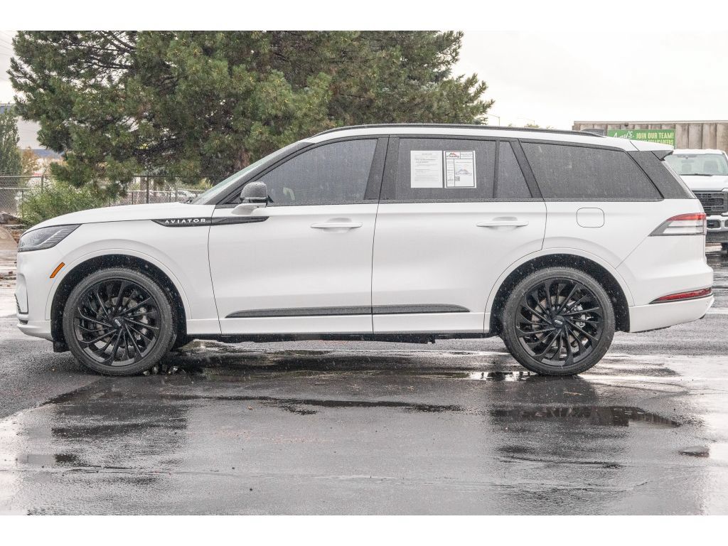 Used 2025 Lincoln Aviator Reserve w/ Equipment Group 201A AWD/4WD image 6