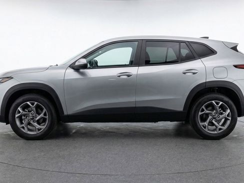 Used 2025 Chevrolet Trax LT image 5