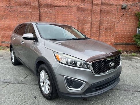 Used 2017 Kia Sorento L FWD image 1