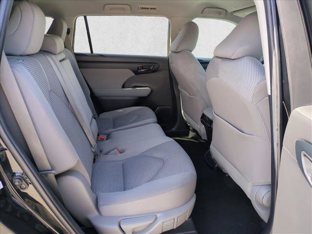 Used 2023 Toyota Highlander LE AWD/4WD image 20