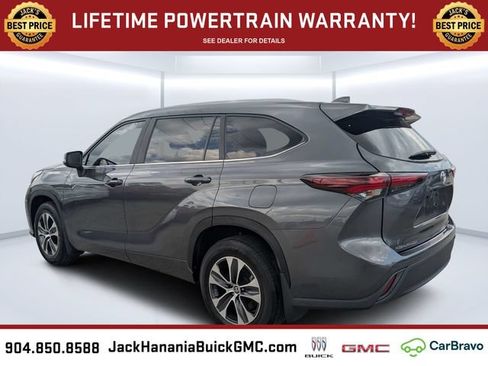 Used 2024 Toyota Highlander XLE AWD/4WD image 5