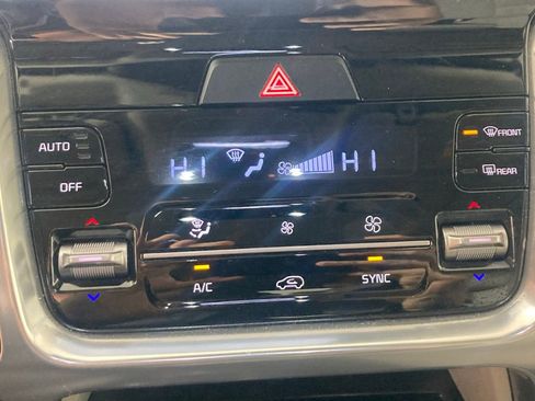 Certified 2023 Kia Sorento SX image 8