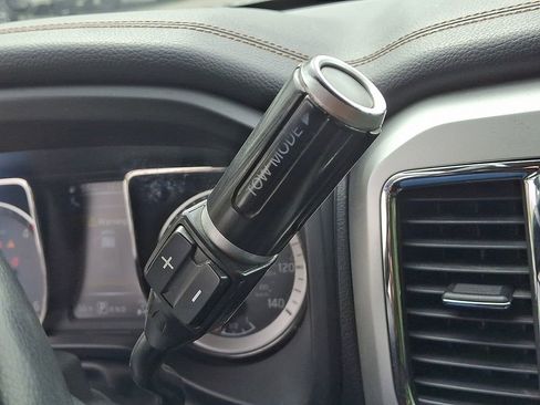 Used 2016 Nissan Titan SL AWD/4WD image 14