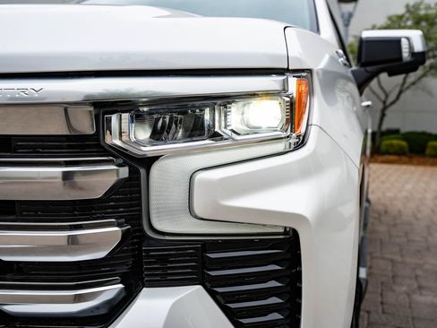 Used 2024 Chevrolet Silverado 1500 High Country w/ Technology Package AWD/4WD image 15