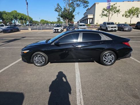 Used 2025 Hyundai Elantra Hybrid FWD image 5
