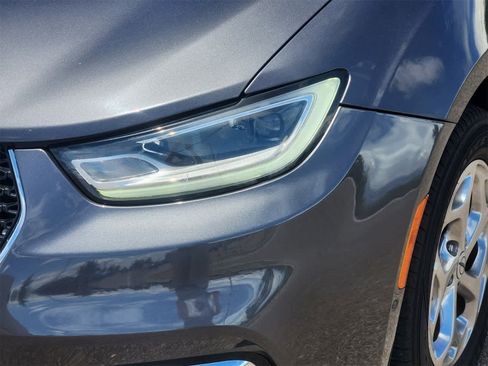 Used 2021 Chrysler Pacifica Limited w/ Premium & Safety Sphere Group image 8