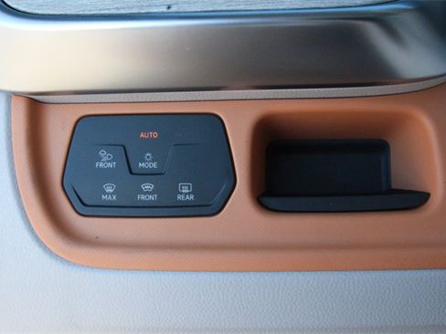 New 2025 Volkswagen ID. Buzz Pro S Plus image 14