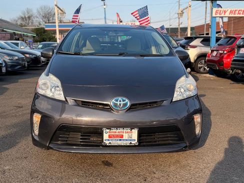 Used 2014 Toyota Prius Two image 2