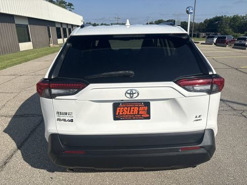 Used 2020 Toyota RAV4 LE AWD/4WD image 5