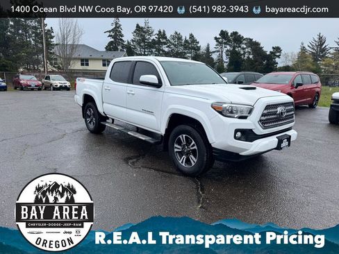 Used 2017 Toyota Tacoma 4x4 Double Cab image 3