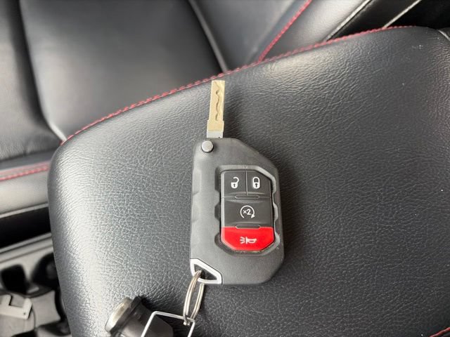 Used 2020 Jeep Gladiator Rubicon w/ Dual Top Group AWD/4WD image 57