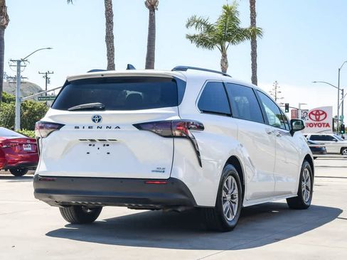 Used 2023 Toyota Sienna XLE FWD image 7
