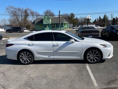 Used 2020 Lexus ES 300h w/ Premium Package