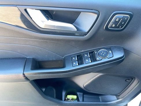 Used 2026 Ford Escape ST-Line Select w/ Tech Pack #2 AWD/4WD image 9