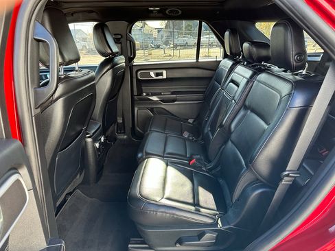 Used 2020 Ford Explorer XLT w/ Equipment Group 202A image 9