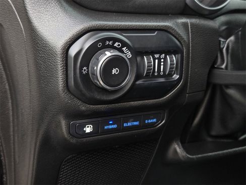 Used 2022 Jeep Wrangler Unlimited Sahara image 19