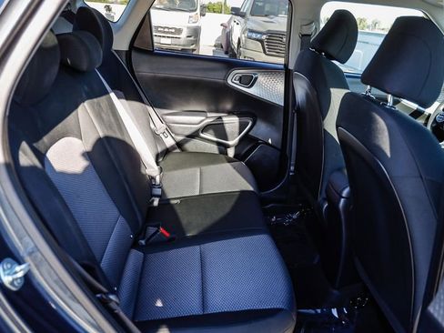 Used 2025 Kia Soul LX w/ LX Technology Package FWD image 19