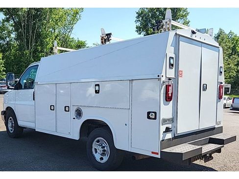 Used 2020 Chevrolet Express 3500 w/ Power Convenience Package RWD image 4