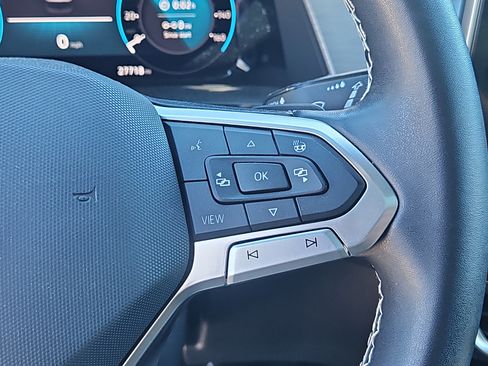 Certified 2024 Volkswagen Atlas Cross Sport SE w/ Panoramic Sunroof Package AWD/4WD image 21