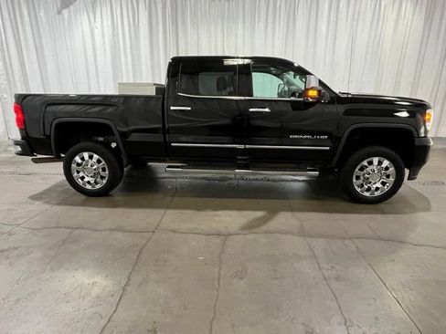 Used 2016 GMC Sierra 2500 Denali AWD/4WD image 2