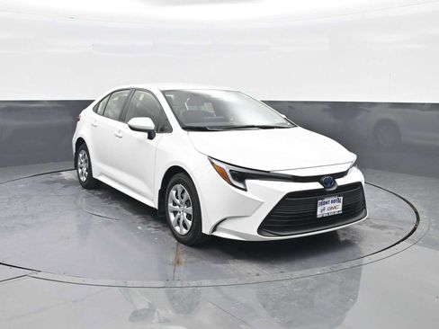 Used 2024 Toyota Corolla LE image 1