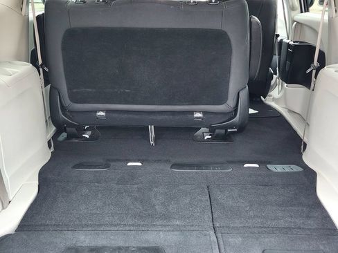 Used 2020 Chrysler Voyager L FWD image 30