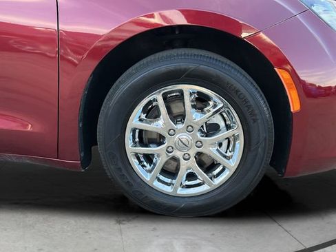 Used 2023 Chrysler Voyager LX image 27