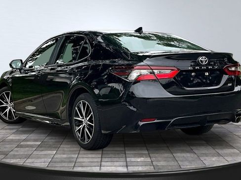 Used 2023 Toyota Camry SE FWD image 4