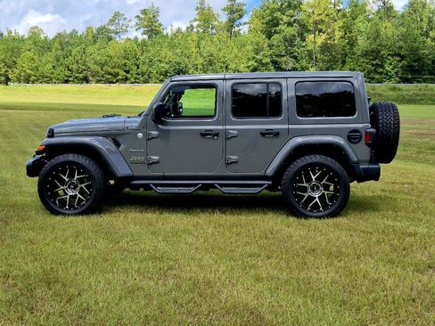 Used 2023 Jeep Wrangler Unlimited Sahara AWD/4WD image 5