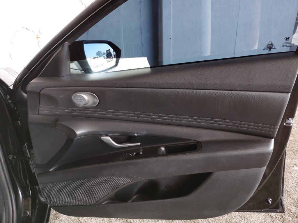 Used 2021 Hyundai Elantra SEL w/ Convenience Package FWD image 11