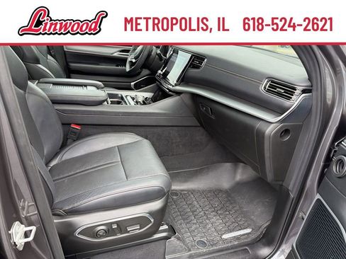 Used 2024 Jeep Wagoneer Series II AWD/4WD image 8