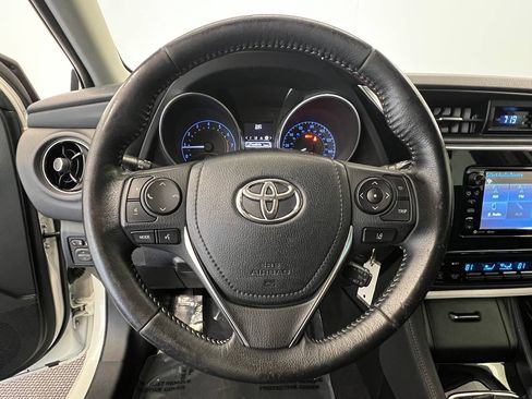 Used 2018 Toyota Corolla iM image 15