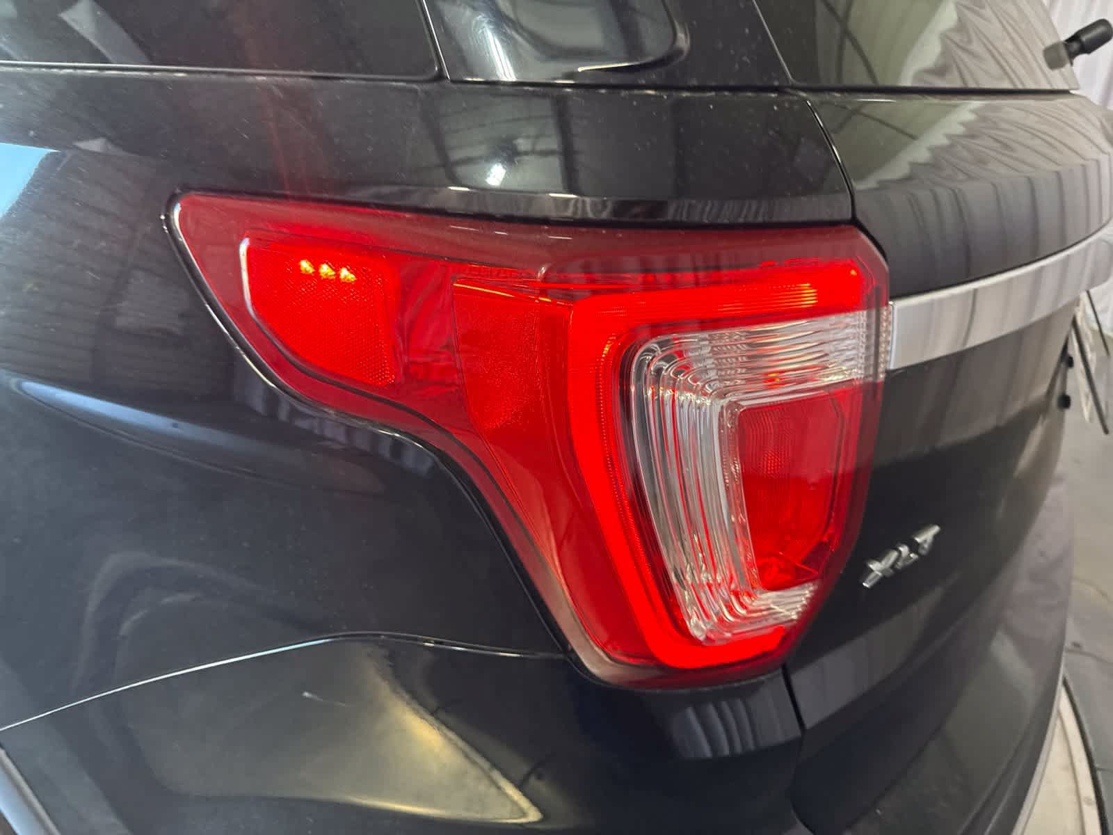 Used 2016 Ford Explorer XLT w/ Equipment Group 201A FWD image 10