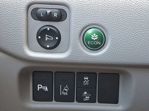Used 2016 Honda Pilot Touring image 22