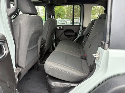 Used 2024 Jeep Wrangler Unlimited AWD/4WD image 15